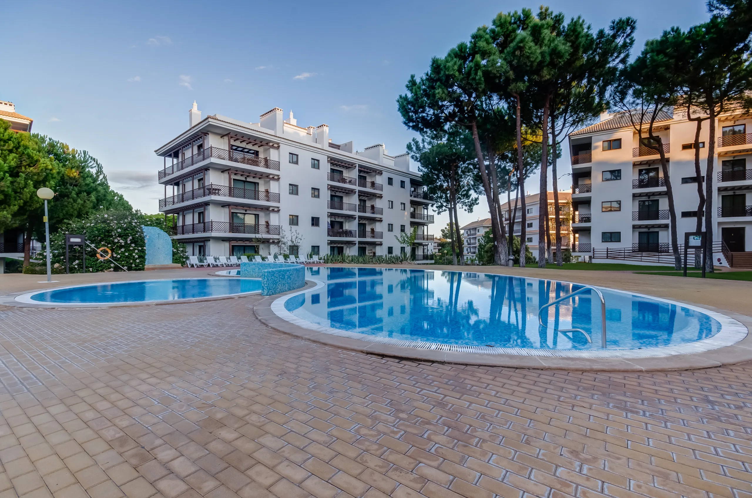 Piscina exterior do Pine Sun Park